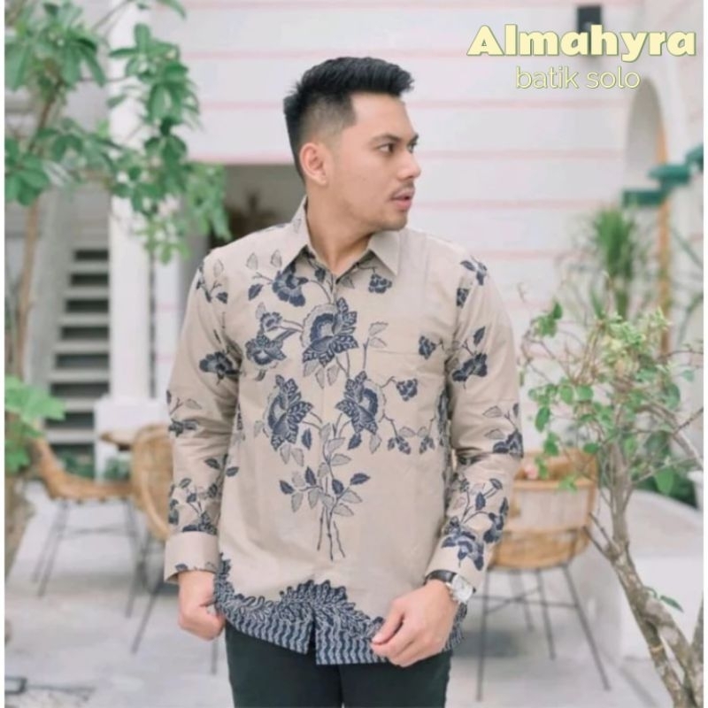 MAWAR TANGKAI | kemeja batik Sragenan slim fit warna cream Kombi navy bahan halus/baju batik modern/