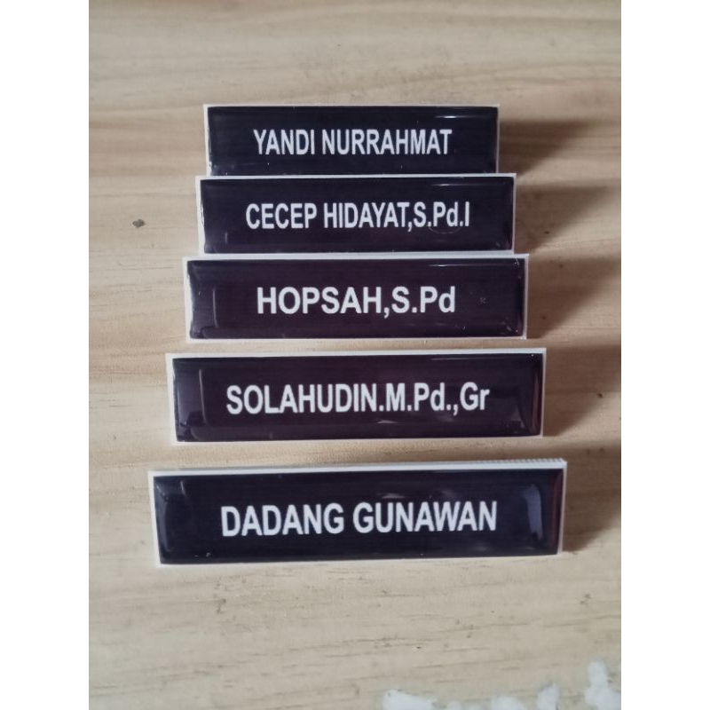 

papan nama/nametag