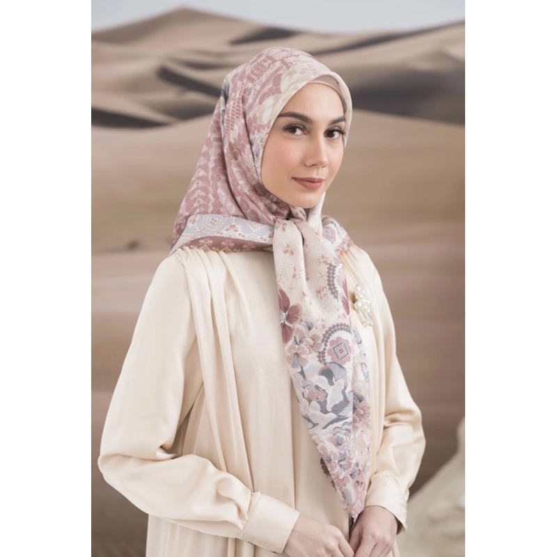 Maharani Scarf Wearing Klamby