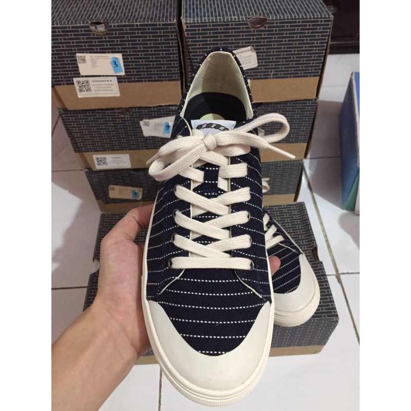 Rafheoo Sashiko BNIB Size 42 Bonus Jam Tangan Transparan 1 Pcs