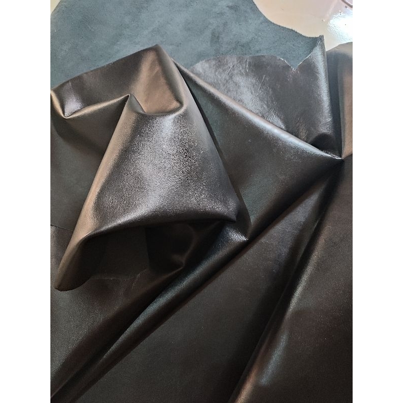 Kulit sapi Jenis Milled Natural warna Hitam ketebalan 1.5 mm
