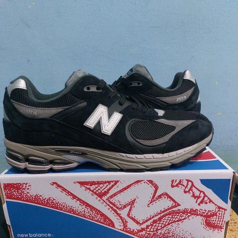 NB 2002R BLACK