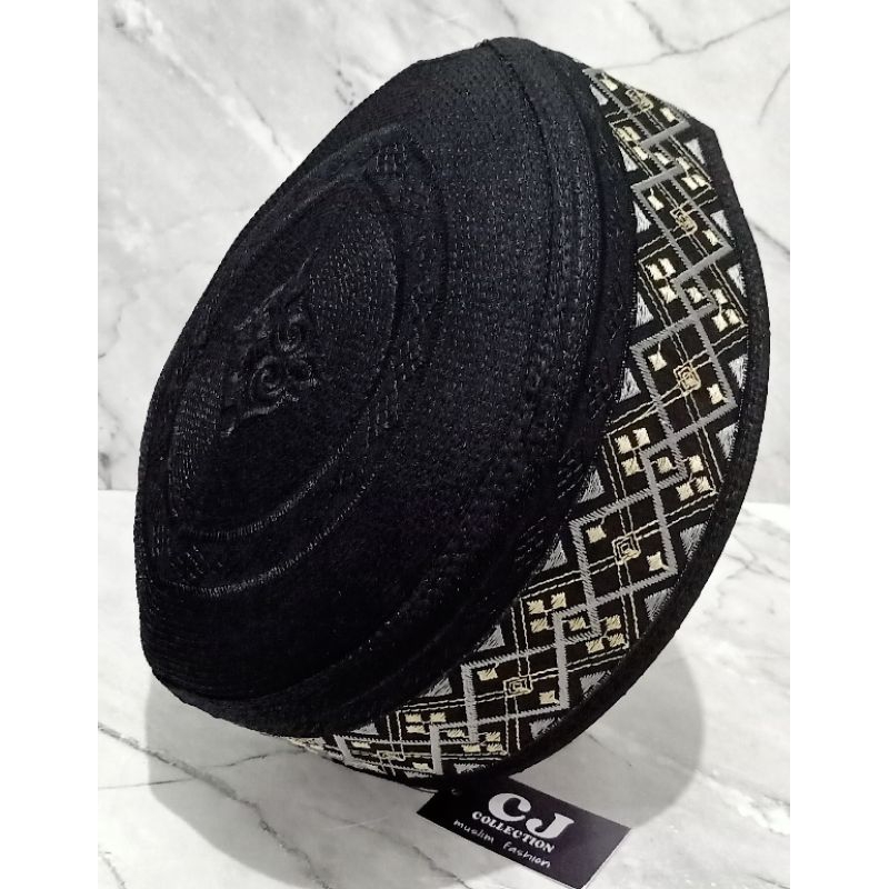 PECI HADROMI BORDIR HITAM POLOS/HITAM MOTIF
