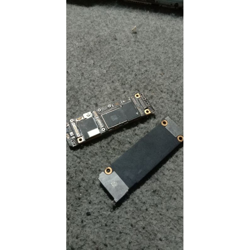 Mesin iPhone 11 Lock Icloud status clean