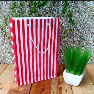 

Paperbag Stripe Merah 22 x 31 x 7 cm