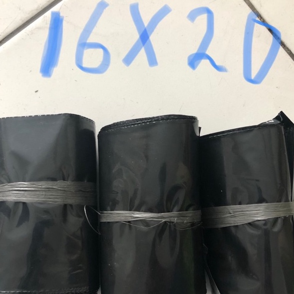 

Bayar Di Tempat Polymailer uk 16x20 hitam glossy paking ( 100 lembar) Kirim Sekarang