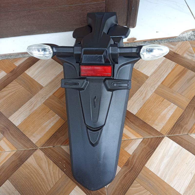 spakbor slebor belakang rear fender Suzuki Gsx 150 R gsx S Original