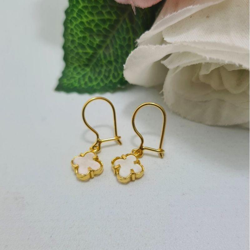 Anting Kait Bandul Clover Batu Putih Emas Muda