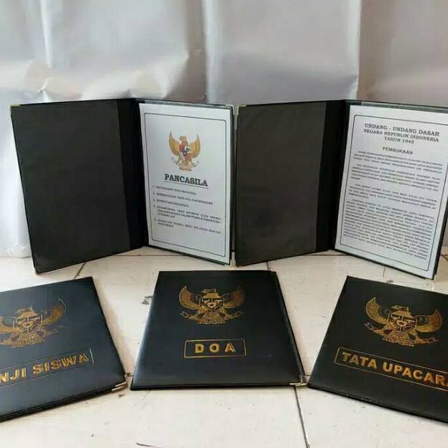 

Terkini Perlengkapan map upacara isi 5 dengan atau tanpa slempang 67