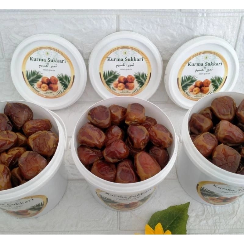 

Kurma sukkari al qosim sukkari premium 800 gr kemasan ember halal