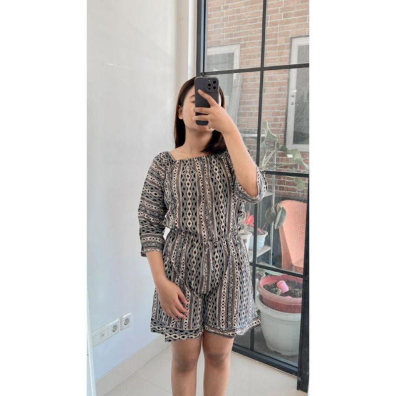 Jumpsuit Jumbo Sabrina Lengan Panjang Bali