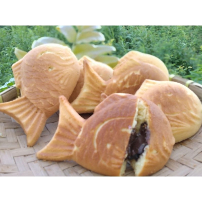 

Taiyaki Roti Ikan Satu Kotak isi 13 pcs.