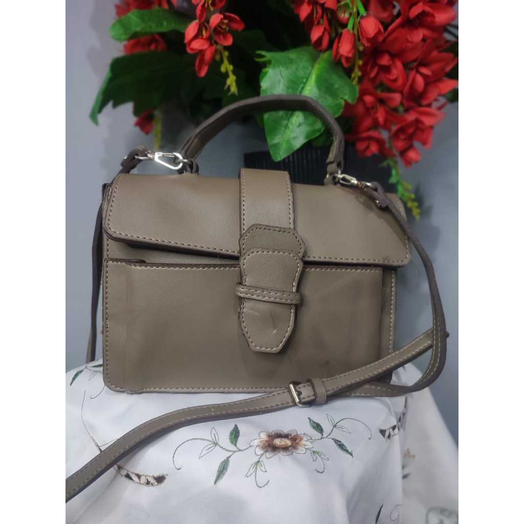 Tas Selempang Nicole Arbenni