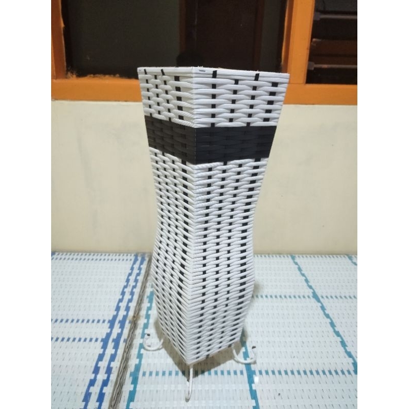 pot bunga rajut rotan sintetis aesthetic