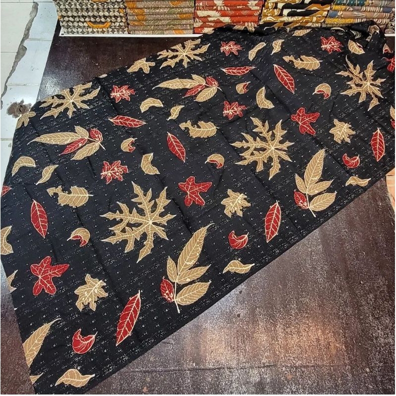 Kain Batik Solo Katun Cabut motif daun pepaya hitam