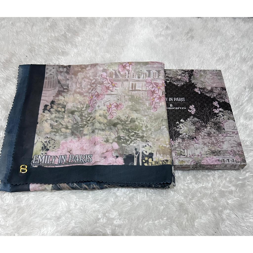 Preloved Scarf Buttonscarves-Emily-Alice-Tapis