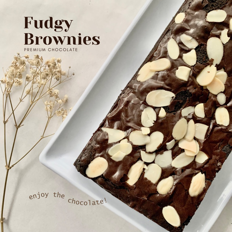 

Fudgy Brownies chocolate premium | almond and choco chips