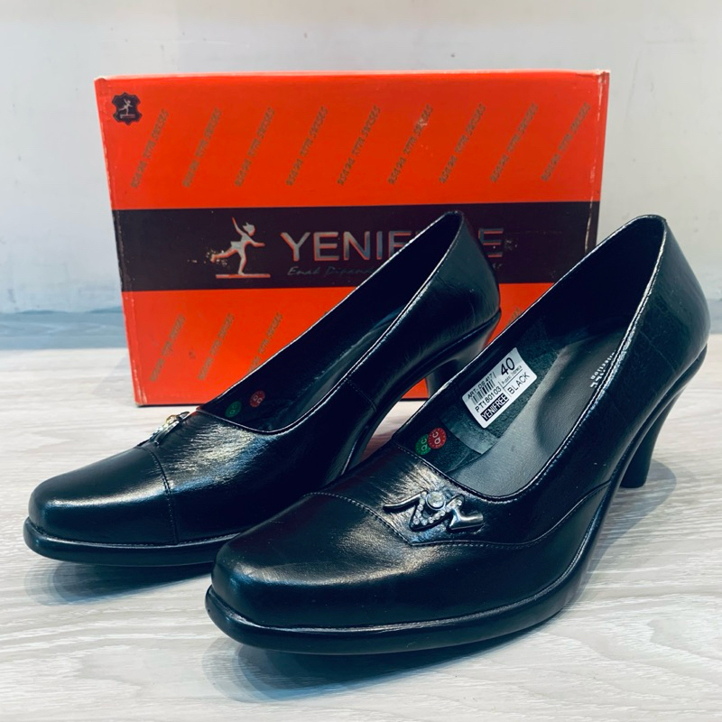 Sepatu Pantofel Wanita / Sepatu Kantor YENIFREE - DS-417