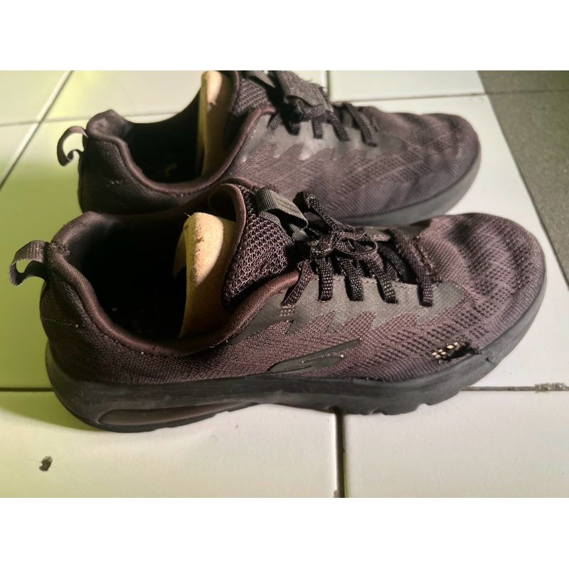 Prelove sepatu Skechers pria