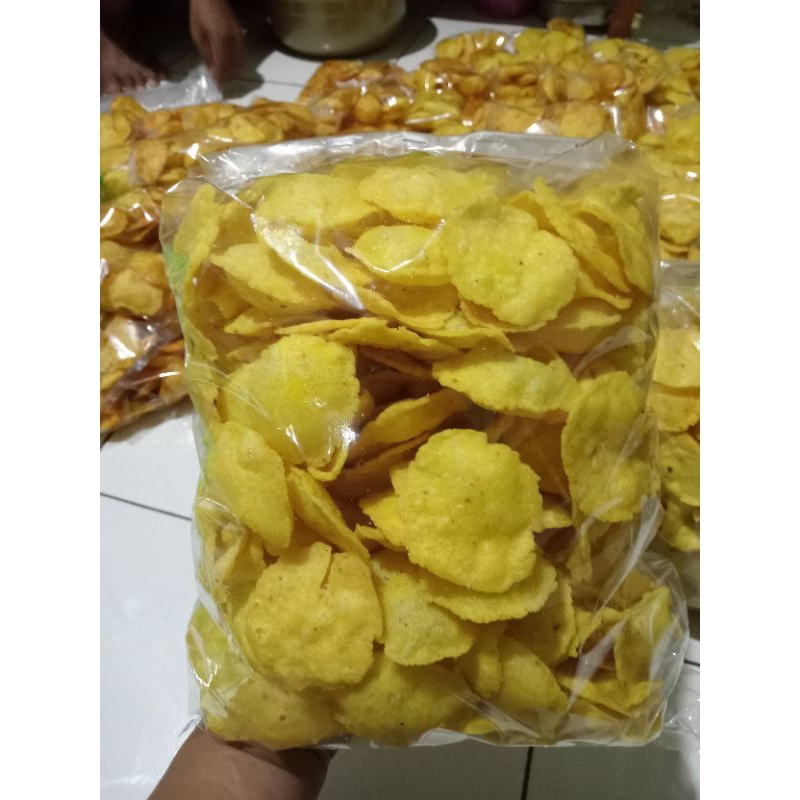 

KERIPIK SINGKONG/COMRING/EMPING 1/2 KG
