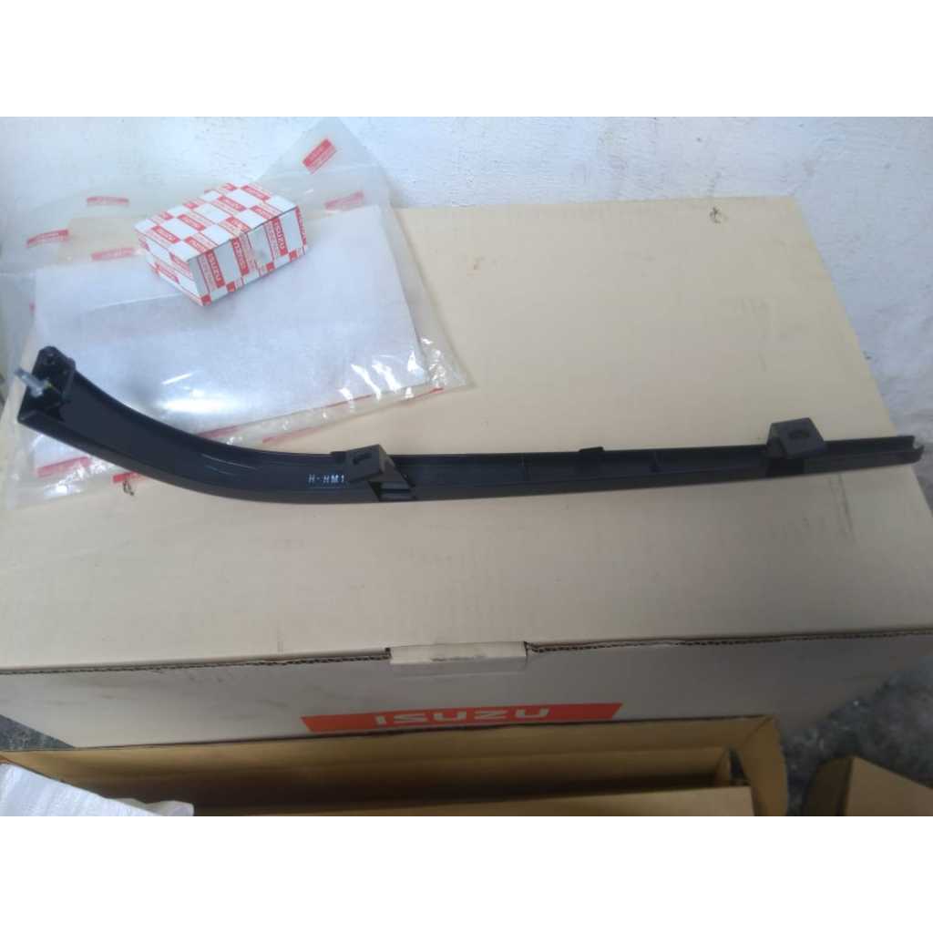 KUMPIS LAMPU BESAR LH (KIRI) I8979440352 ISUZU NEW PANTHER