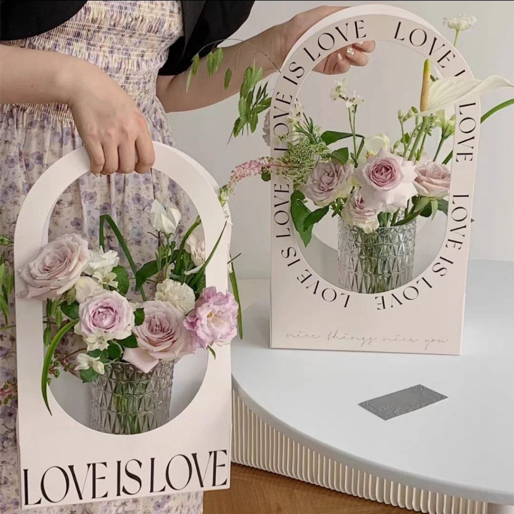

B5 Kotak Bunga Love | Flower box | Kotak Bunga | Kotak Tenteng Bunga | Kotak Just For you | Handy Bag | Flower Box | Box Bunga | Florist