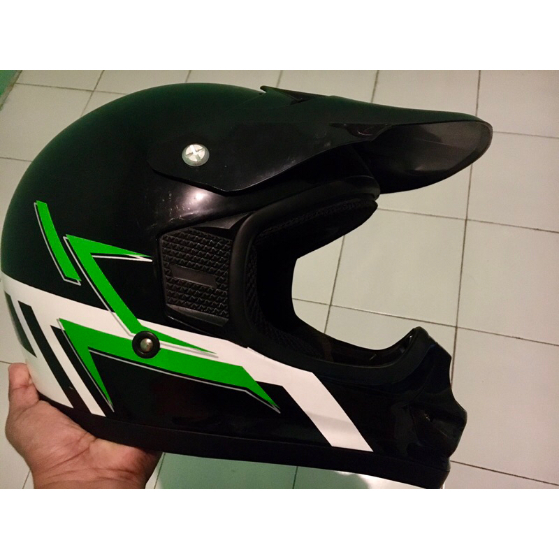 Helm Ori bawaan Kawasaki KLX