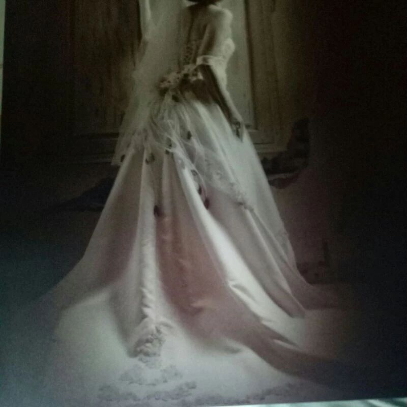 Preloved gaun pengantin