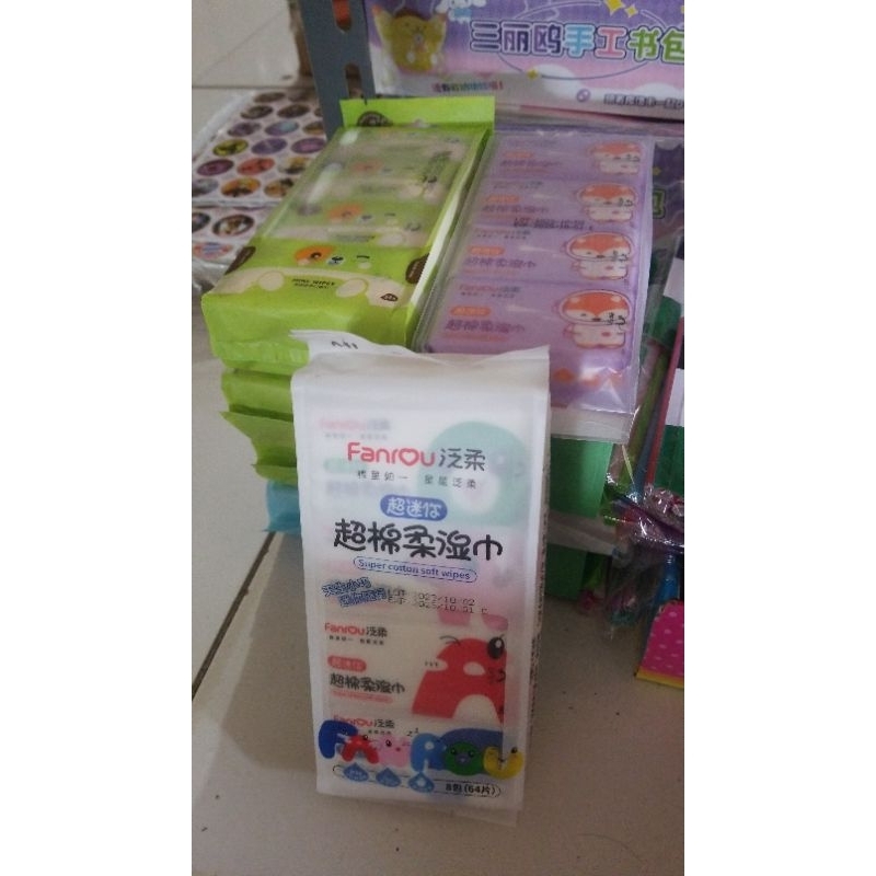 Tissue basah kecil isi 8