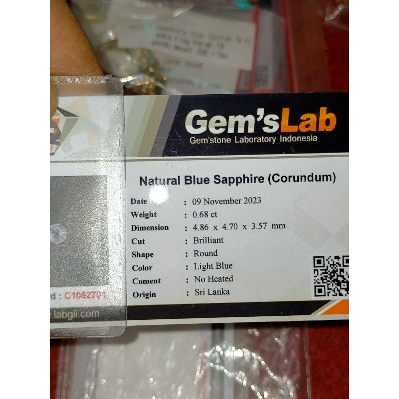 Natural Blue Sapphire Ceylon Srilanka Berlian