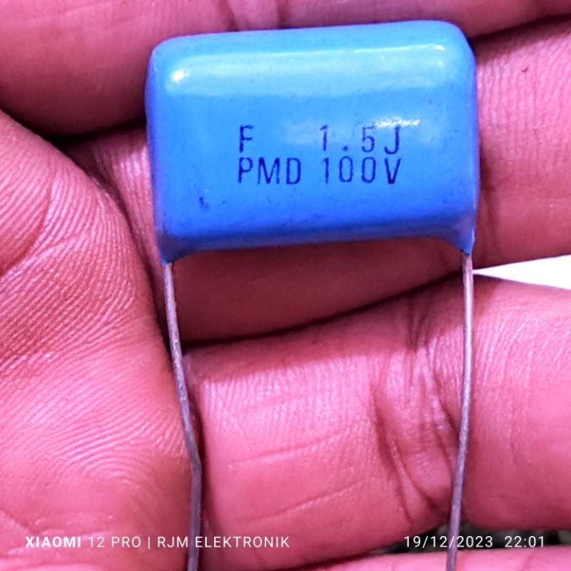 kapasitor 1.5j 100v atau 1500pf 100v