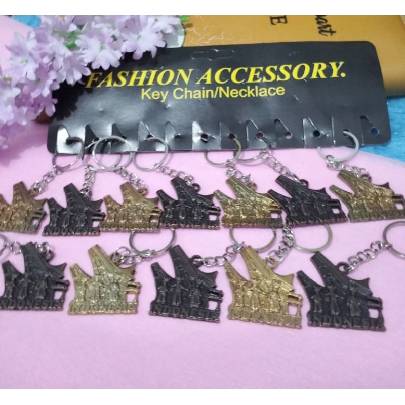 12pcs gantungan kunci  besi rumah toraja//Gantungan kunci tulisan  Indonesia//gantungan kunci rumah 