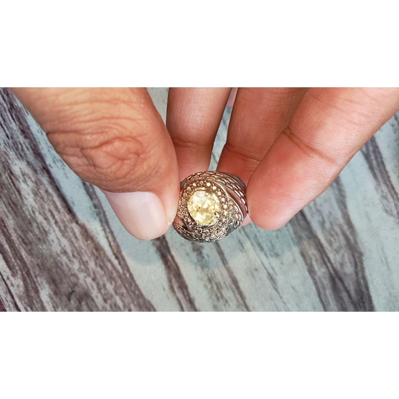 batu yakut kuning Srilanka