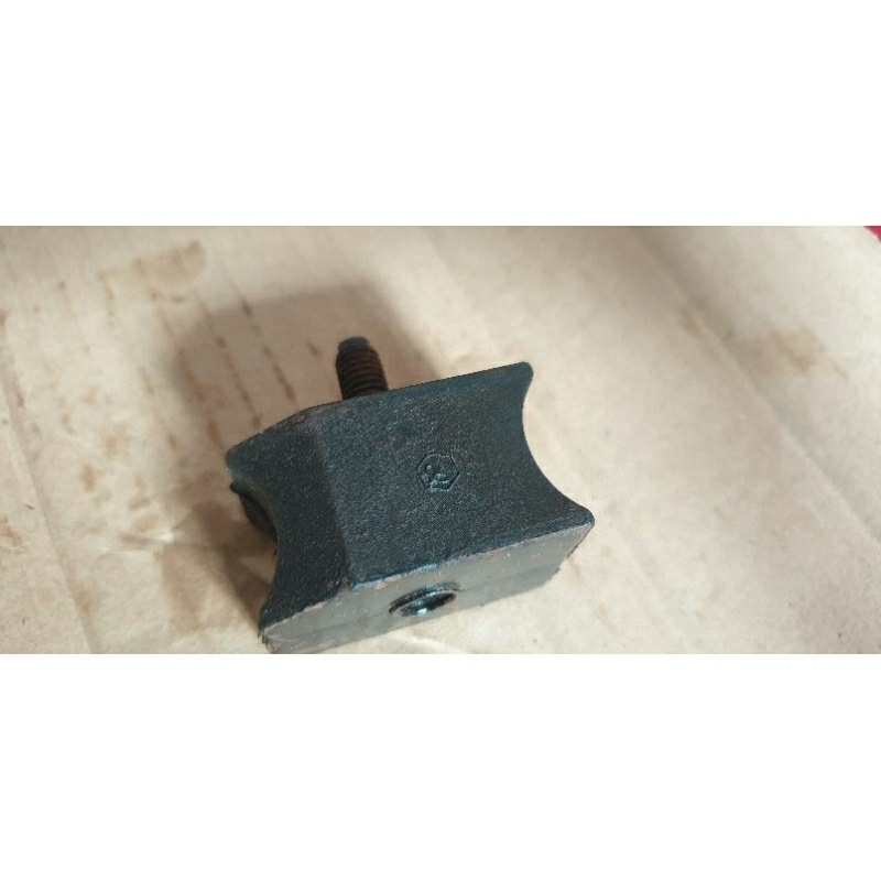 Karet bantalan shock vespa engine mounting karet peredam shock belakang vespa