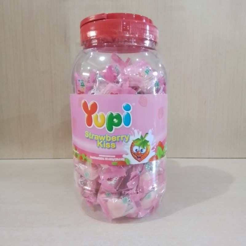 

YUPI STRAWBERRY KISS 300 GR