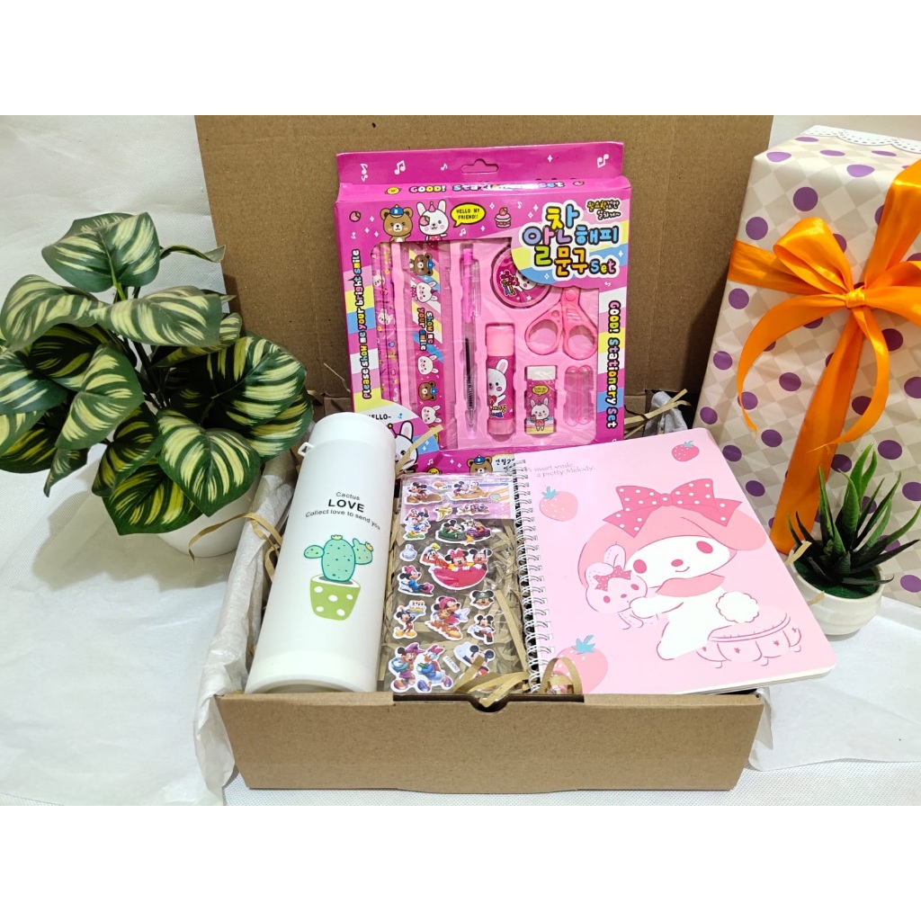 

HAMPERS ANAK SEKOLAH / KADO SEKOLAH / KADO ULANG TAHUN ANAK / KADO ALAT TULIS