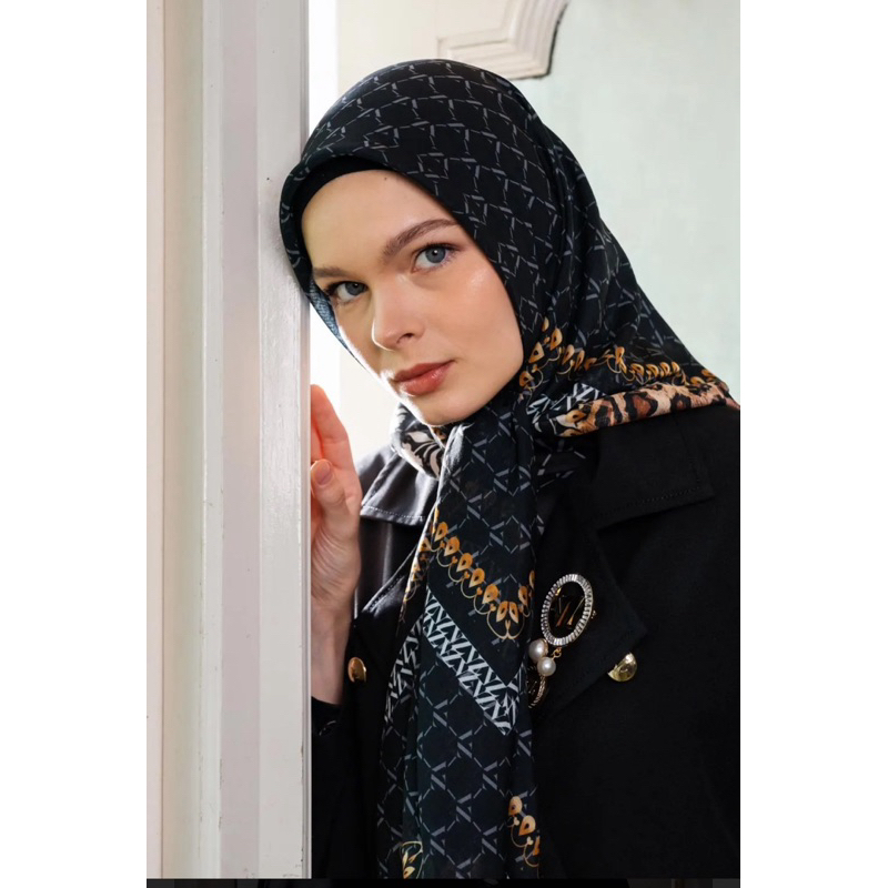 vivi zubedi chimerical scarf black