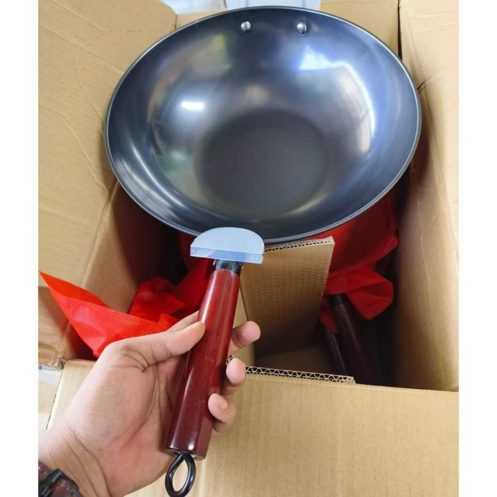 Wajan besi gagang kayu 36 cm