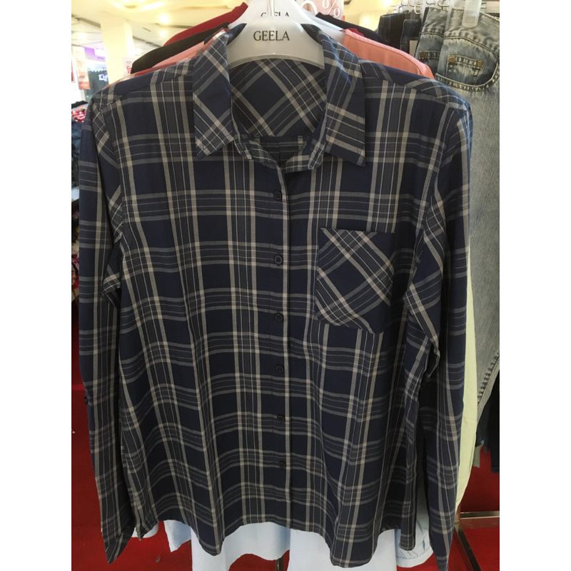 Geela kemeja kotak wanita