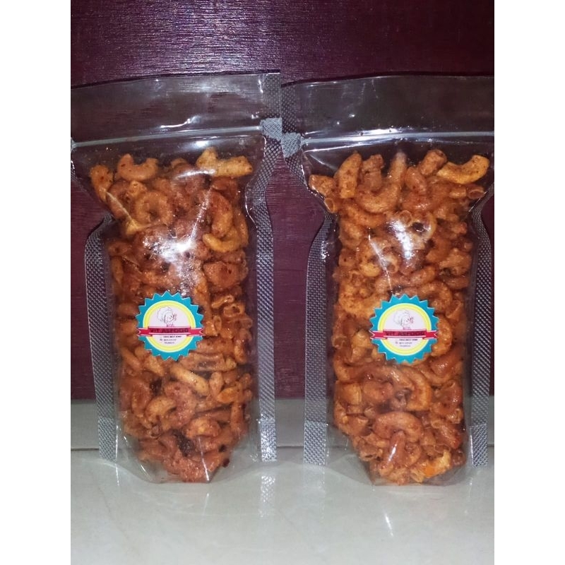 

Makaroni Bantet / Makaroni Bantet Daun Jeruk / Makaroni Viral / Makaroni Pedas Daun Jeruk / Makaroni Ori Daun Jeruk 100gram (vit.asfood)