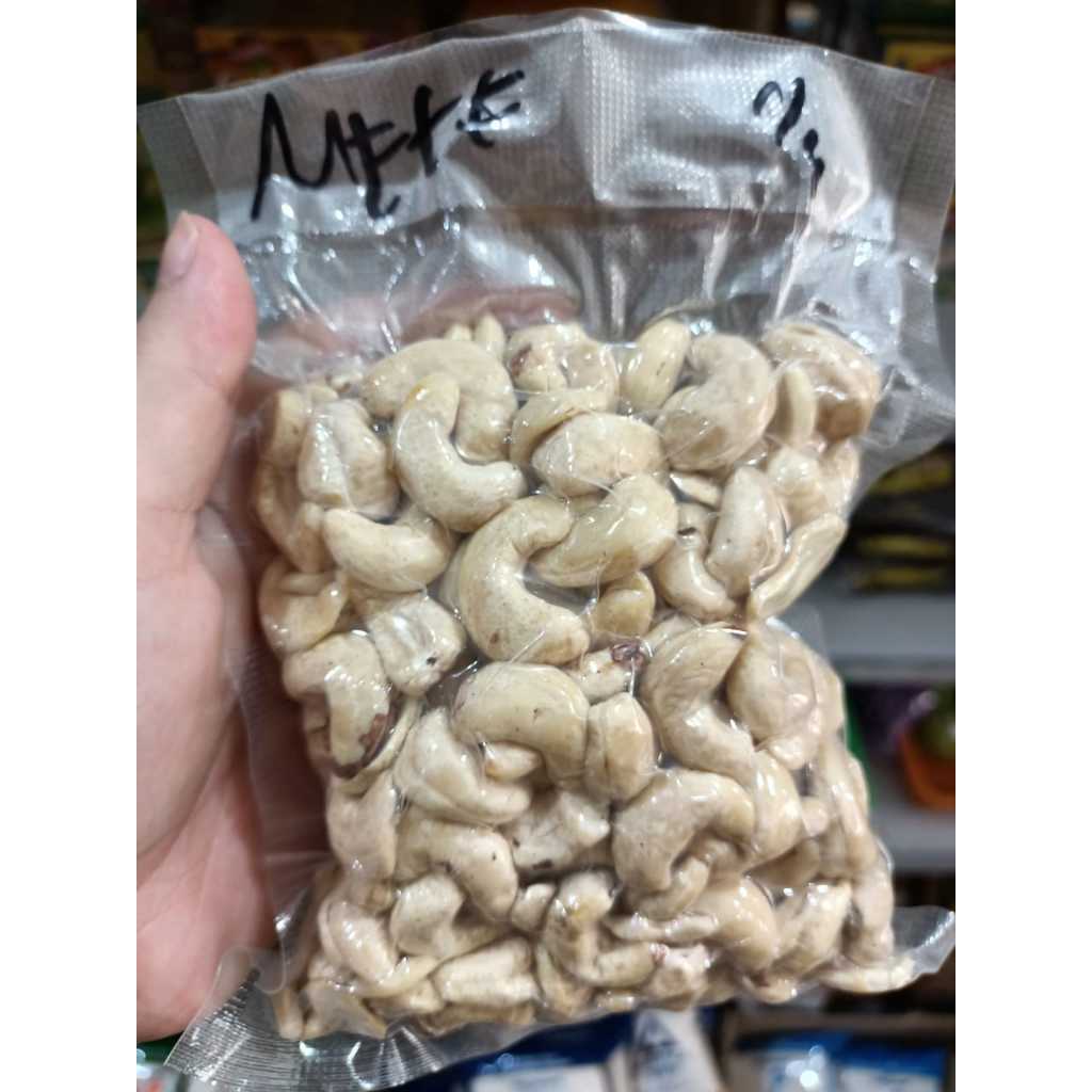 

Kacang Mete Mentah 250gr Kemasan Vacuum