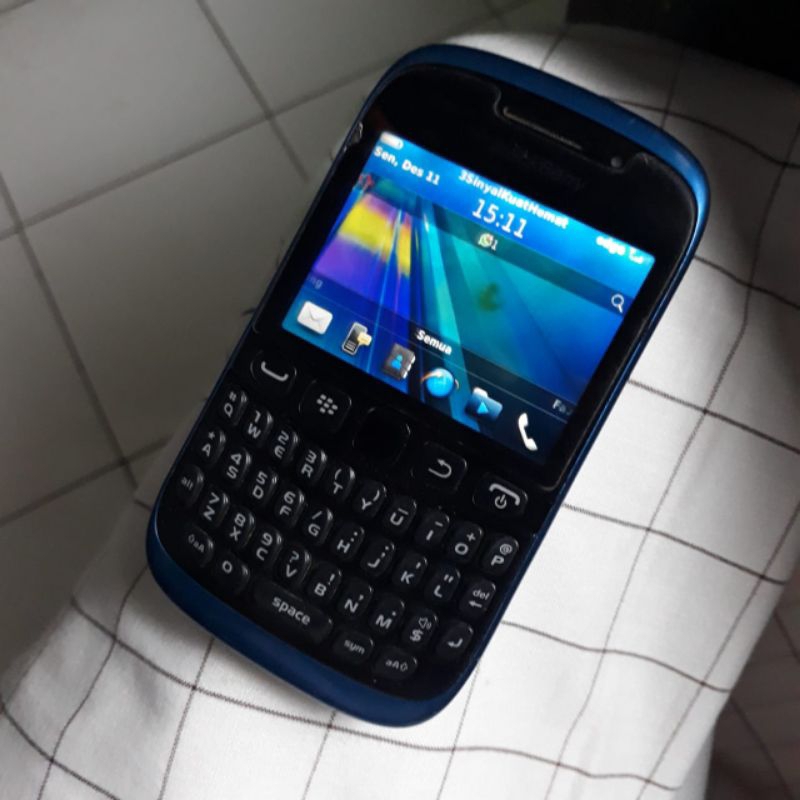 hp jadul blackberry 9320 langka unik antik