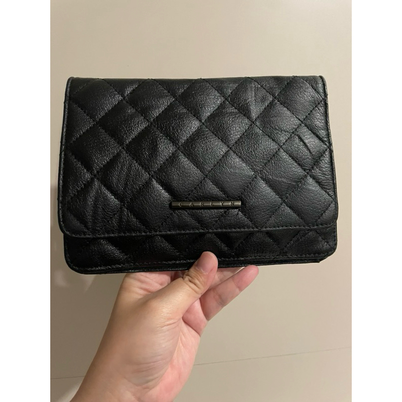 Carlyn kulit warna hitam sling bag kulit mix rantai - PL VGC