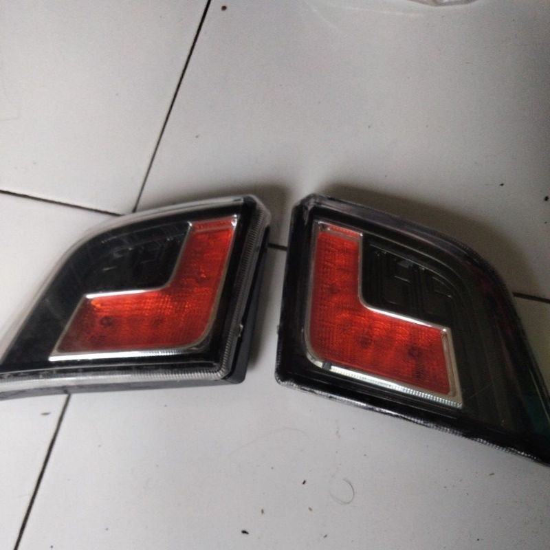 LAMPU REFLEKTOR PINTU BAGASI AYLA,AGYA 2018-2021