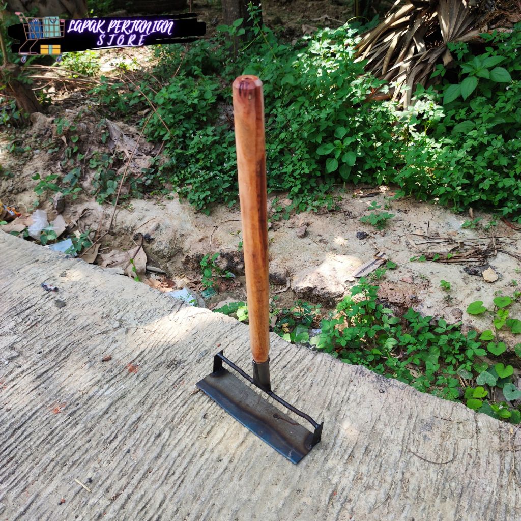 Cangkul Garuk Rumput Liar Gulma Baja Gergaji Asli Plus Gagang Siap Pakai - Garukan Pembersih Rumput 