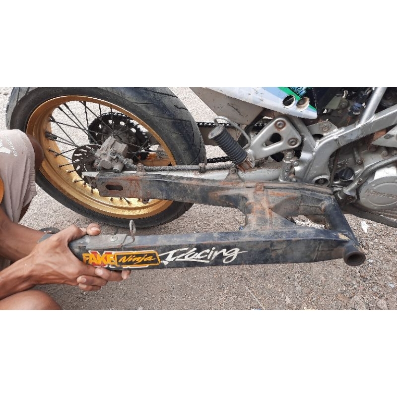 arm besar motor sepertinya bekas pemakaian ninja arem monoshock