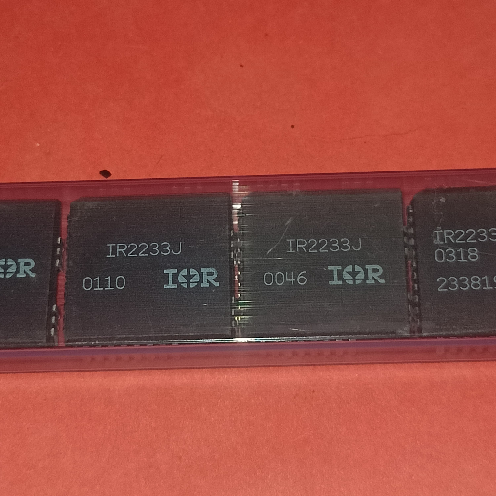 New Original IR2233J IR 2233 IR2233 PLCC-44 Mantaabbbbb