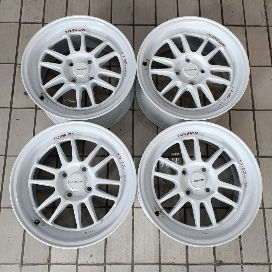 Velg Mobil Bekas Rep Torsion Ring 15x6,5 Pcd 4x100 ET45
