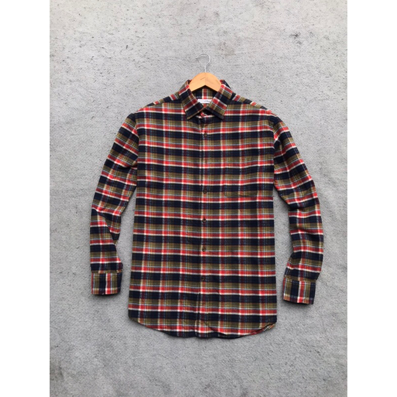 kemeja flanel st*dupont dan uniq*lo
