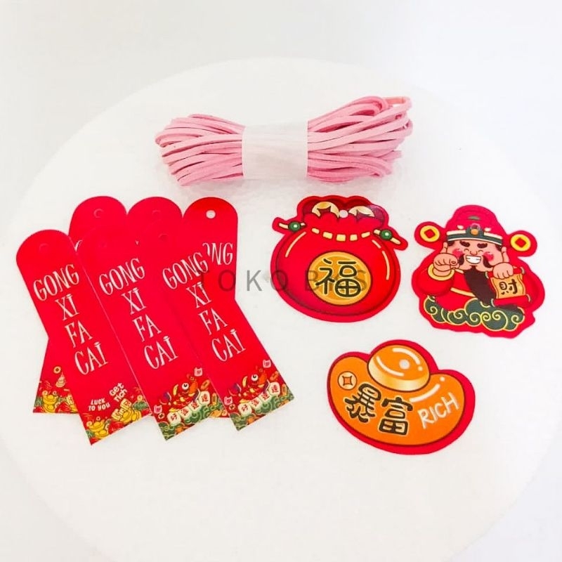 

HANGTANG CNY UK 5*5 ISI 12 DENGAN TALI